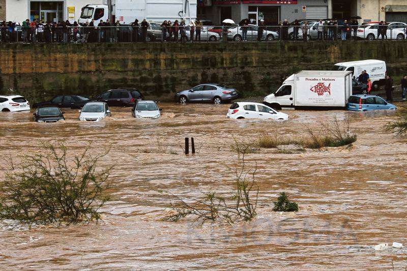 Imagen de archivo de un episodio de fuertes lluvias en Sagunt. KIVI OSMA
