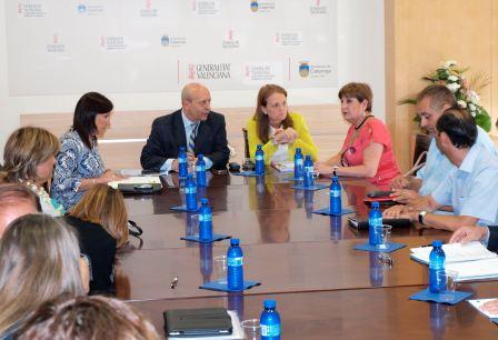 El Ministro Wert visita Catarroja para explicar los detalles del borrador de la reforma educativa. Foto. EPDA. El Ministro Wert visita Catarroja para explicar los detalles del borrador de la reforma educativa. Foto. EPDA.