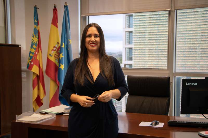 La directora general de Comercio, Maribel Sez, durante la entrevista en su despacho. JAIME SORIANO