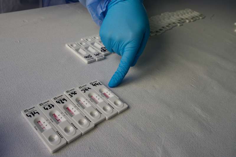 Imagen de archivo de varios test de ant�genos en un centro de salud espa�ol. EFE/ Juan Carlos Caval
