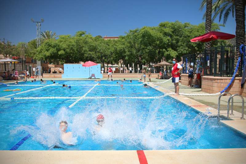 Actividades en la piscina de Caxton College