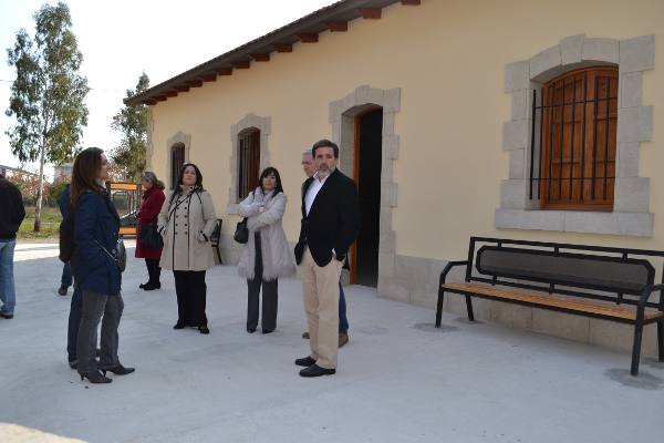 Visita del alcalde con los concejales en la estación del Trenillo. EPDA Visita del alcalde con los concejales en la estación del Trenillo. EPDA
