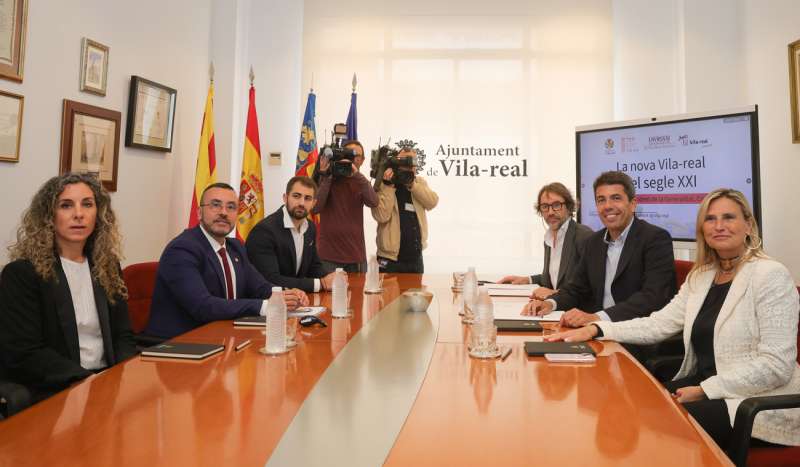 El president de la Generalitat, Carlos Mazn, en su visita de este lunes a Vila-real (Castelln), en una imagen compartida por la institucin.
