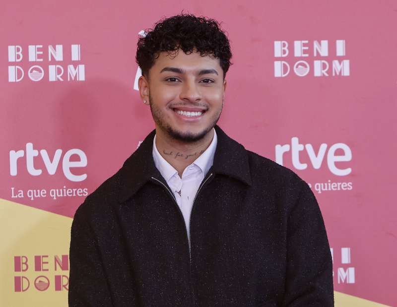 El cantante, Kenneth, este lunes durante la rueda de prensa de los 18 participantes de Benidorm Fest, un d�a antes de la celebraci�n de la primera semifinal. EFEMorell
