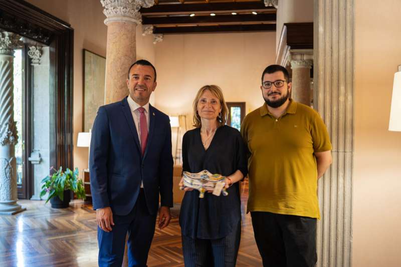 El president de la Diputaci de Valncia, Vicent Momp (a la esquerra), es reunix amb la de Barcelona, Llusa Moret (al centre), per a abordar noves collaboracions entre les dos institucions.EPDA