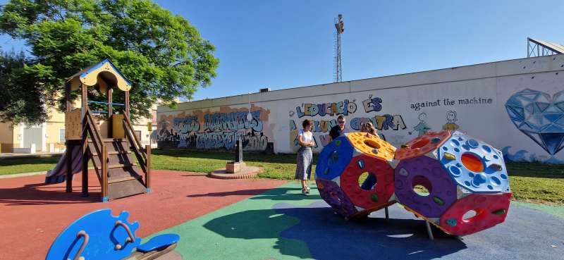 Un dels parcs infantils renovats a Carcaixent./EPDA