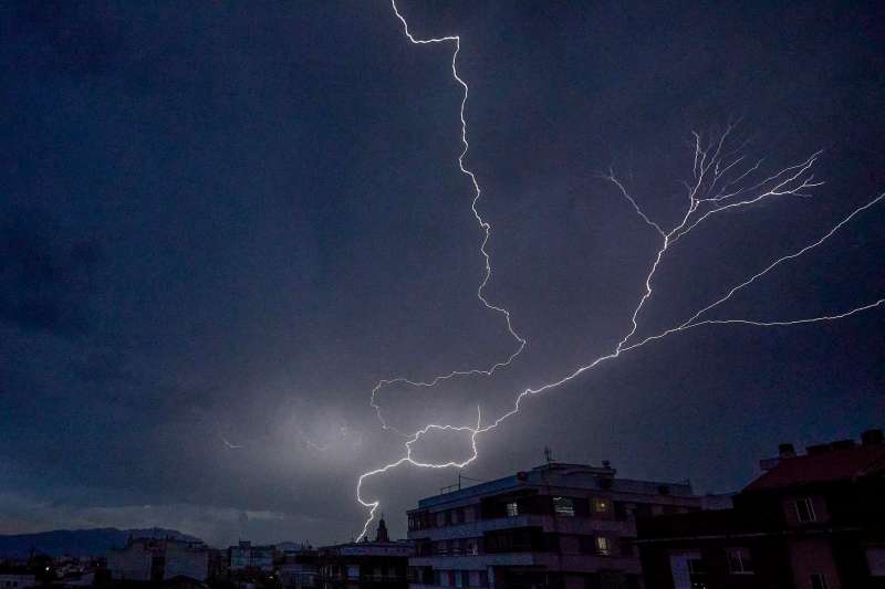 Una tormenta en Valencia.  EFE