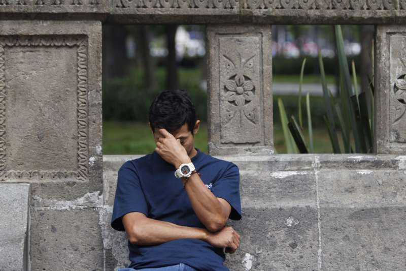 Un hombre reacciona a un dolor de cabeza. EFE/Sáshenka Gutiérrez/Archivo
 Un hombre reacciona a un dolor de cabeza. EFE/Sáshenka Gutiérrez/Archivo