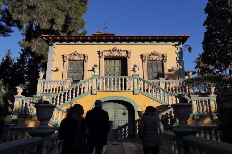 Entre noviembre de 1936 y abril de 1938, Antonio Machado vivió en Villa Amparo -en la imagen-, una residencia de la localidad valenciana de Rocafort que constituyó un oasis y una etapa feliz en el exilio del poeta, donde escribió mucho y recibió a intelectuales como Octavio Paz y Rafael Alberti. /EFE
