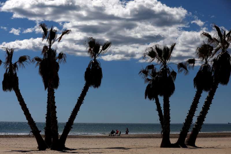 En la imagen, la playa de Canet de Berenguer, en Valencia. EFE/Kai FÃ¶rsterling/Archivo
