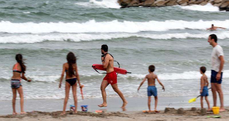 Imagen de archivo de un rescate en la playa. /EPDA