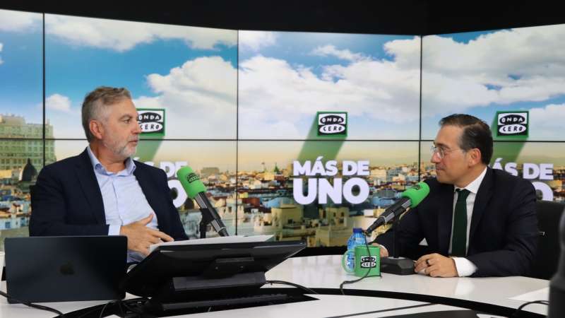 Jos Manuel Albares, en lentrevista realisada pel periodiste Carlos Alsina en el programa Ms de Uno en Onda Cero rdio.  EPDA
