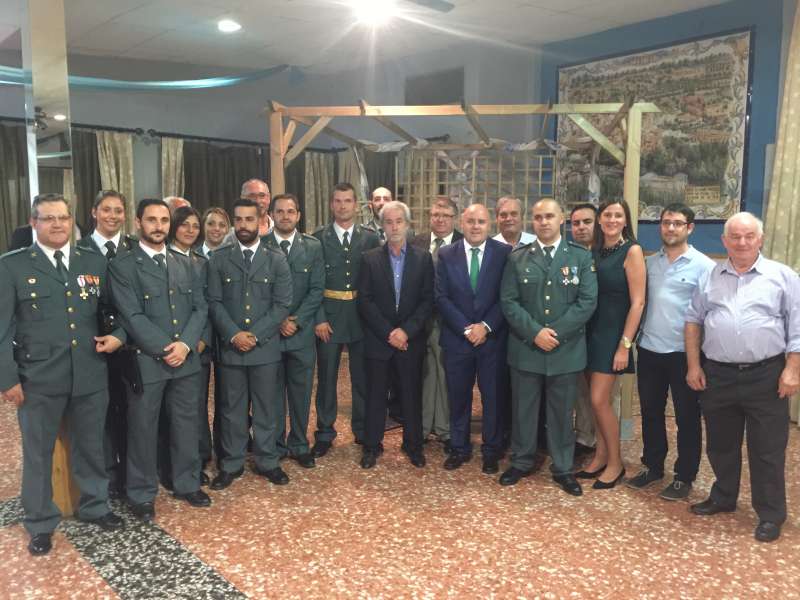 Alcaldes y concejales de La Baronia con la Guardia Civil. EPDA