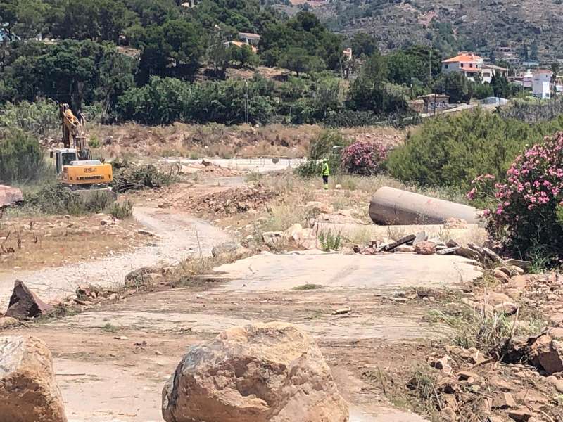Obras para reconstruir el badén en el lecho del río Palancia entre Gilet y Petrés. EPDA