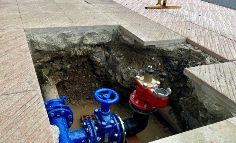 Veolia inicia una campa�a de revisi�n de m�s de 250 hidrantes en los municipios de La Pobla de Vallbona, Benissan� y L?Eliana.  EPDA