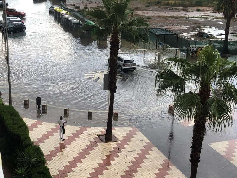 Una calle anegada este sbado en Sagunt. EPDA