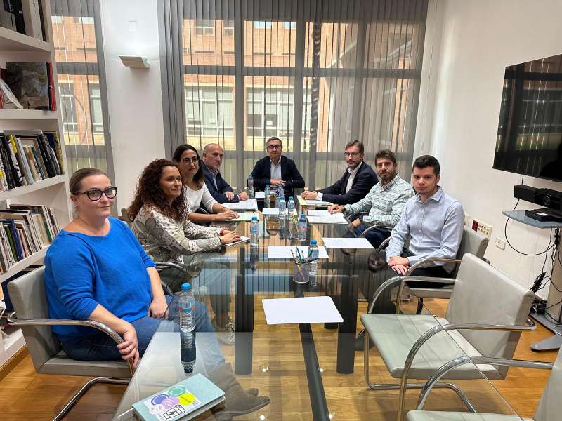 El conseller, Jos Antonio Rovira, se rene con el alcalde, Paco Gmez. EPDA