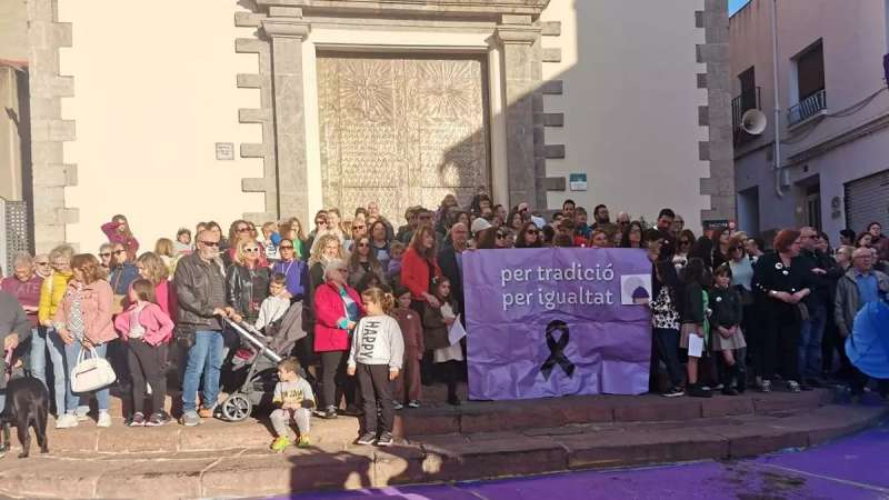 Concentración por una Semana Santa inclusiva en Sagunt el año pasado. / EPDA