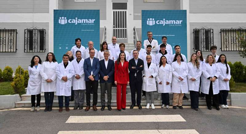 Foto de famlia con los trabajadores de la Estaci�n Experimental. Archivo EPDA