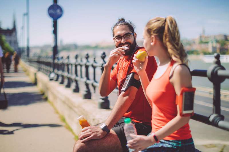 Foto recurso pareja nutrindose. EPDA 