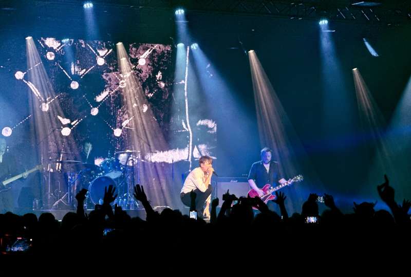 Suede desata su magnetismo en la sala Auditorio Roig Arena.  EPDA