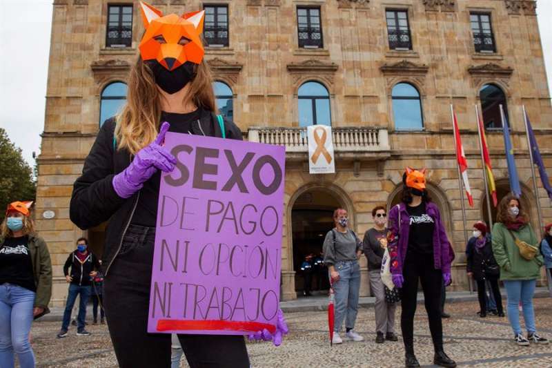 Imagen de archivo de una concentración convocada por varias asociaciones feministas para reclamar la abolición de la prostitución. /EFE