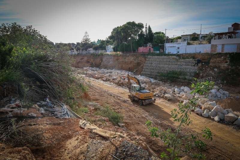 La alcaldesa Amparo Folgado y el conseller Miguel Barrachina visitan las actuaciones que suponen una inversin de 5,7 millones de euros para reforzar los taludes y garantizar la seguridad vecinal

