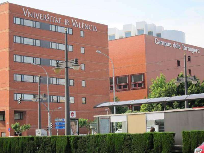 Esta reducción se suma a la rebaja de un 20% que la Generalitat ha aprobado desde 2017 para estudiantes de las universidades /EPDA