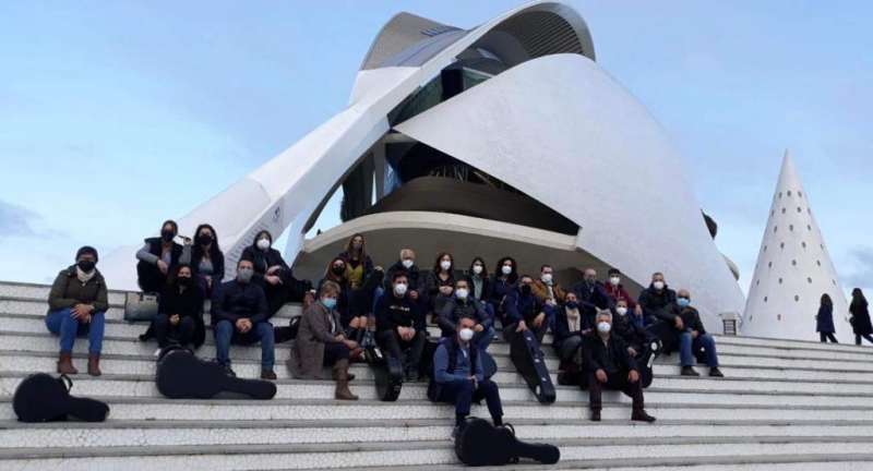Miembros de la Orquesta El Micalet en una visita a Valencia. /EPDA