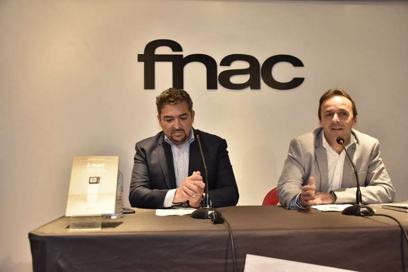 Pere Valenciano y Héctor González durante la presentación en FNAC./ PLÁCIDO GONZÁLEZ