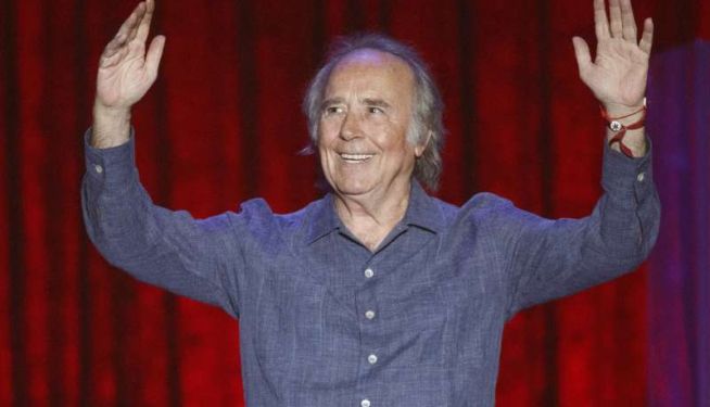 El cantautor Joan Manuel Serrat durante el concierto que ofreció el pasado octubre en Zaragoza. EFE/Javier Cebollada