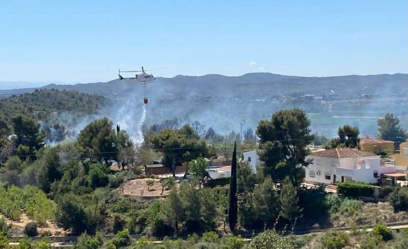 Incendio forestal en la urbanización Verge de Montserrat./EPDA