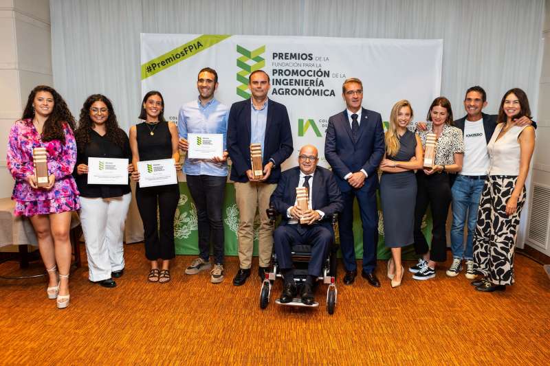 Foto de familia de los premiados. /EPDA