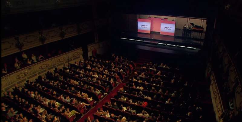 Des del Teatre Principal de València es retransmetrà el lliurament de premis de l"AAPV. /EPDA