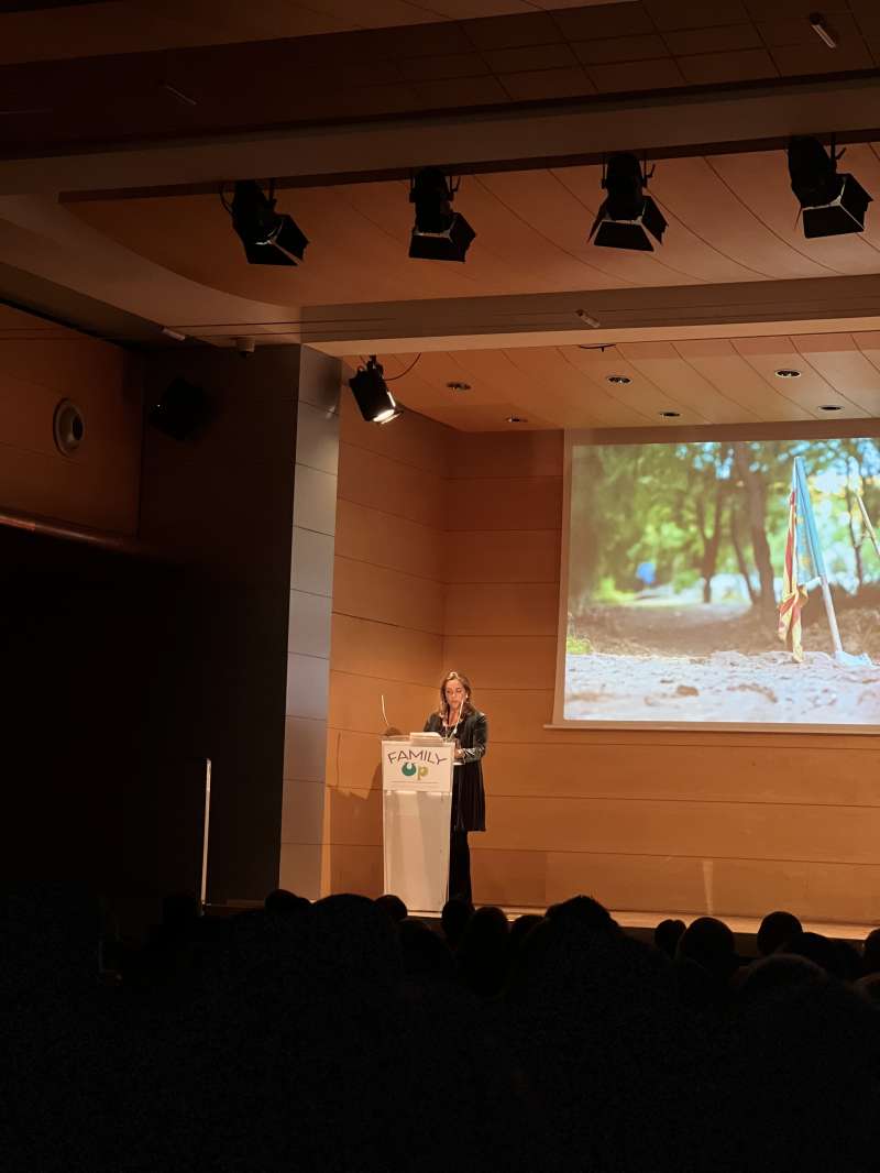 Alicia Grau la CEO de Family Up durante el evento. / EPDA