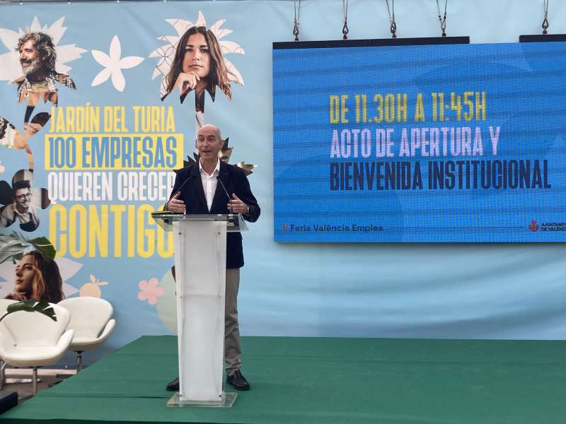 José Gosálbez, concejal de Empleo y Formación y presidente de València Activa, en la inauguración de la feria. EPDA