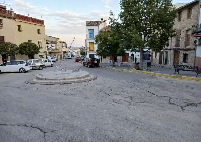 La circumval.lació de l"entrada d"Otos a reformar. / EPDA