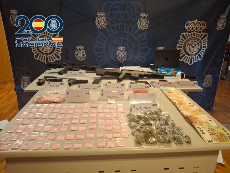 Usaban armas simuladas para asustar a las explotadas. /EPDA