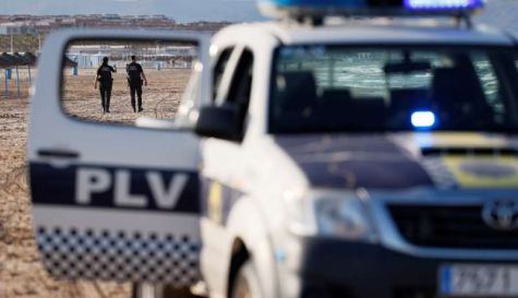 Agentes de la Policía Local en la playa de Las Arenas de València. EFE/Biel Aliño/Archivo
Agentes de la Policía Local en la playa de Las Arenas de València. EFE/Biel Aliño/Archivo