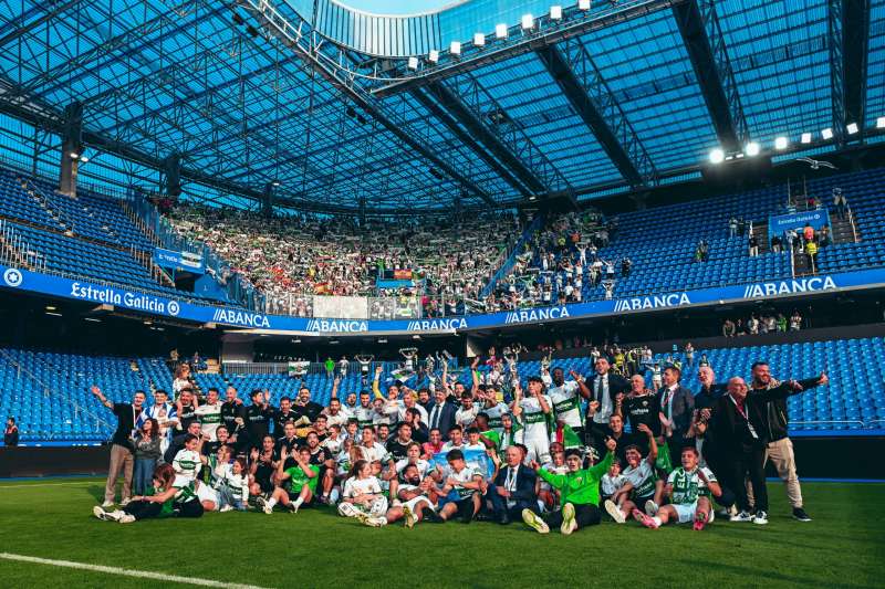 Segueix hui la festa per l"ascens de l"Elx a Primera Divisió, per À Punt
