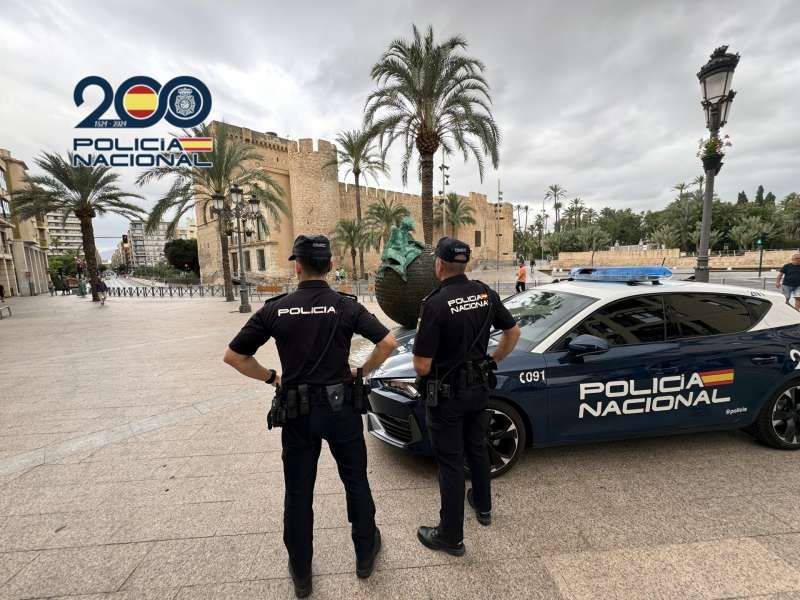 La Policía ha detenido a una mujer por hurtar 20.100 euros de los ahorros que su expareja guardaba en su casa, en Elche (Alicante), aprovechando la buena relación que mantenían tras la ruptura de la relación. EFE/Policía