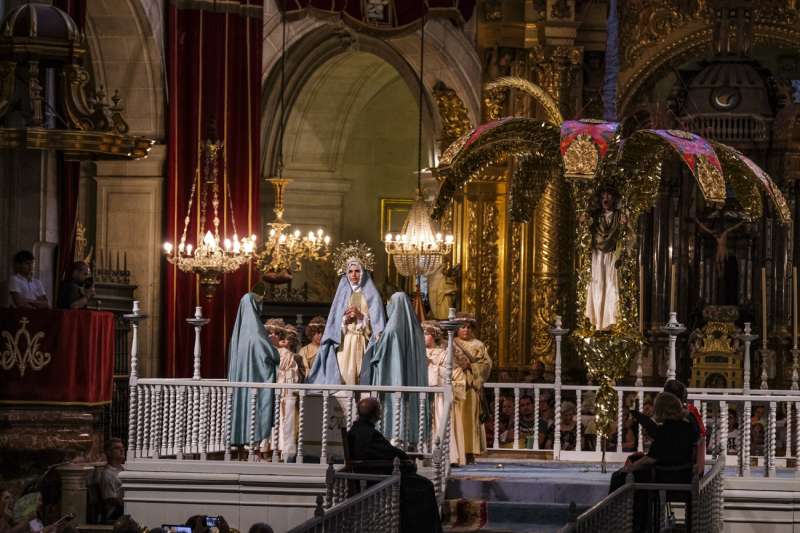 Imagen de archivo de una representación del Misteri d"Elx en la Basílica de Santa María de Elche. EFE/Pablo Miranzo/Archivo
