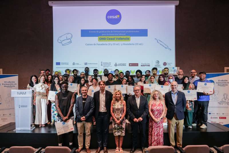 L"IVAM ha acollit l"acte de graduació de 56 estudiants que s"integren a tots dos sectors professionals, 39 en Forn i Pastisseria i 17, en Hostaleria./EPDA