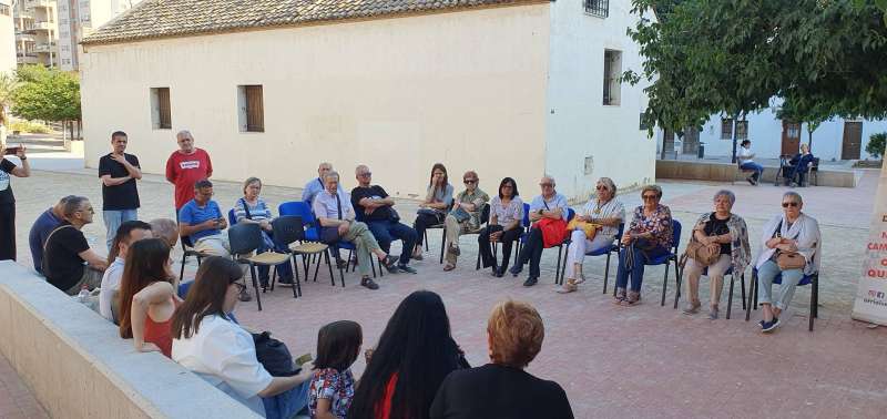 Imagen de una asamblea de Orriols en Lucha. / EPDA