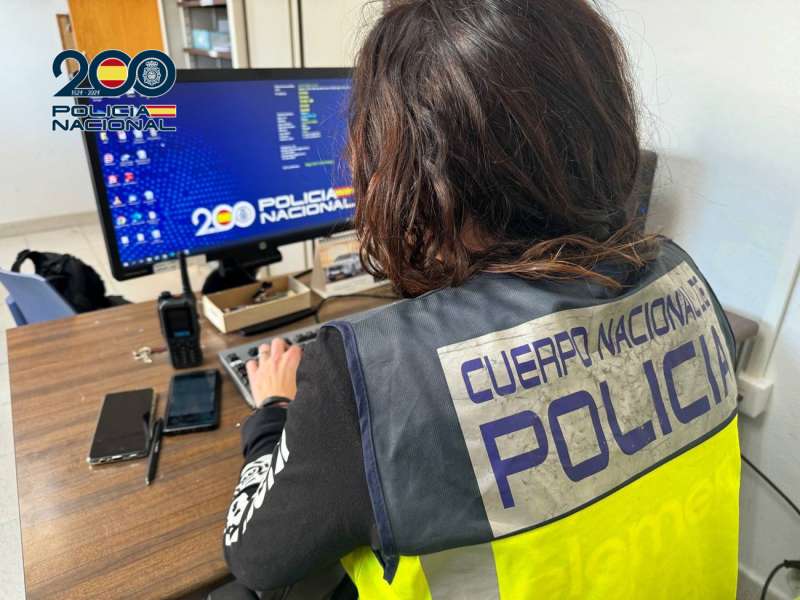 Imagen de archivo de una investigadora de la Policía Nacional | EPDA