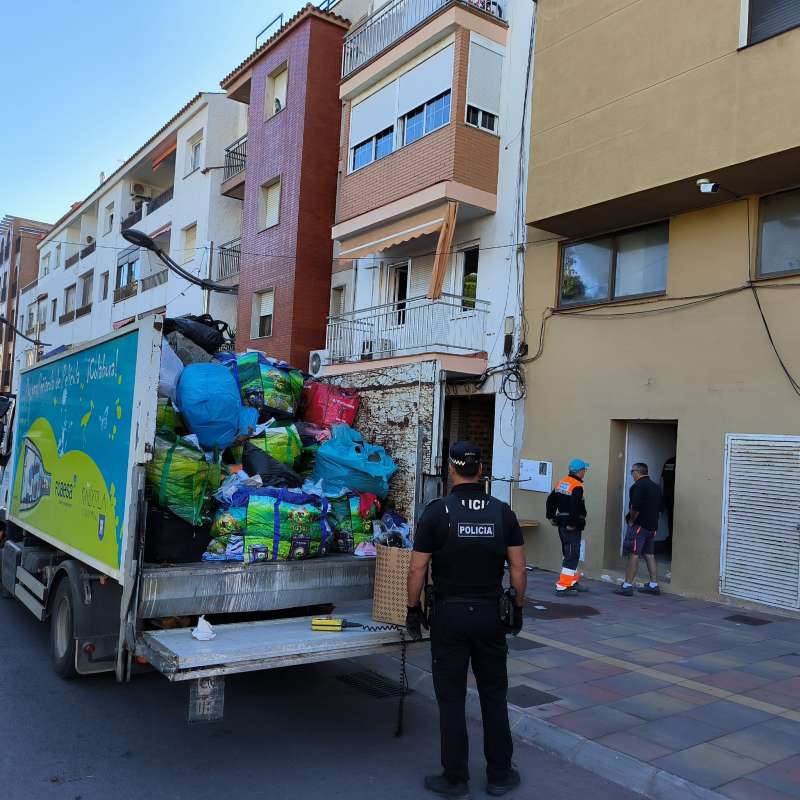 Traslado de los artículos incautados. / EPDA 