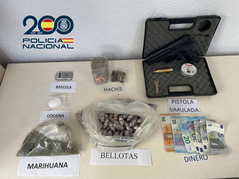 Material incautado por la Policía. /EPDA