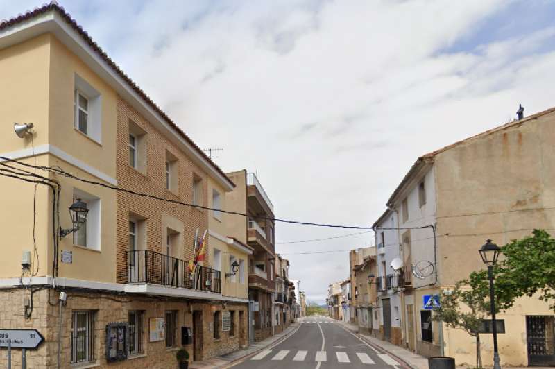 Calle del Ayuntamiento de La Yesa. /EPDA