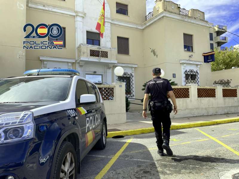 Imagen de archivo de la comisaría de la Policía Nacional en Dénia. / EFE