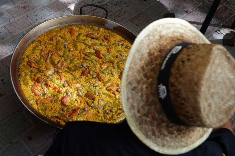 Una paella cocinada en el concurso internacional de paella. EFE/Natxo Francés/Archivo
